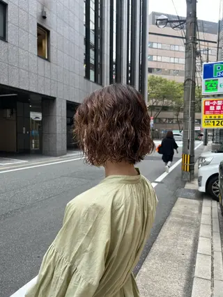 パーマ こまつばらみお/レイ ヤー/ダブルカラーのヘアスタイル