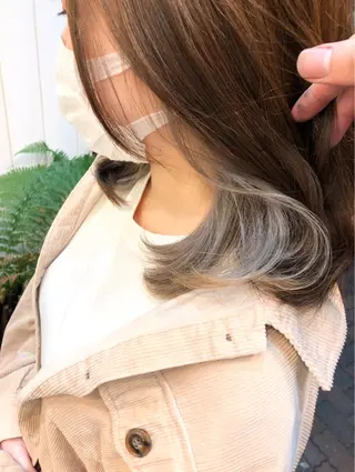 セミロング カラー 飯田 真季のヘアスタイル