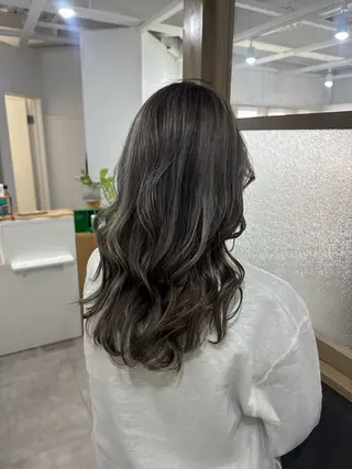 セミロング カラー ヘアアレンジ illmu所属・中野 花菜のヘアスタイル
