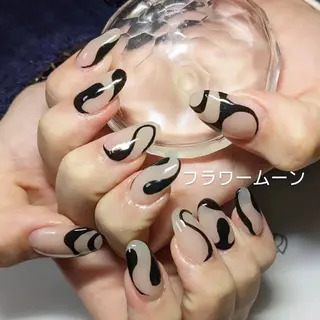 ネイル フラワー ムーンのネイルデザイン