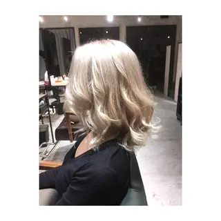 ミディアム カラー アオガミ （前髪顔周りカット）のヘアスタイル