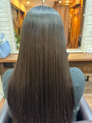 ロング タン ユカのヘアスタイル