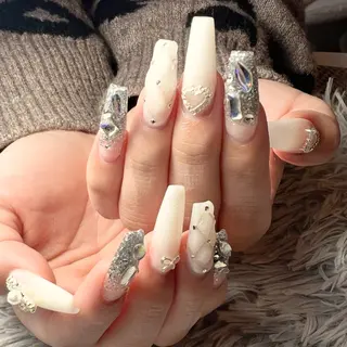 ネイル シェヌネイル JURAのネイルデザイン