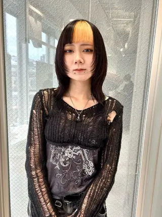 ミディアム ウルフカット/ ハイトーン/作山葵のヘアスタイル