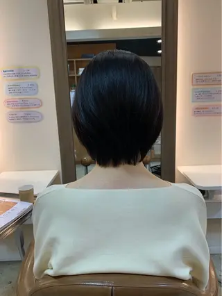 ショート タツキ／レイヤー／ パーマ／艶カラーのヘアスタイル