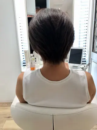 ショート カラー ブリーチ無し白髪ぼか し/艶髪/津嘉山のヘアスタイル