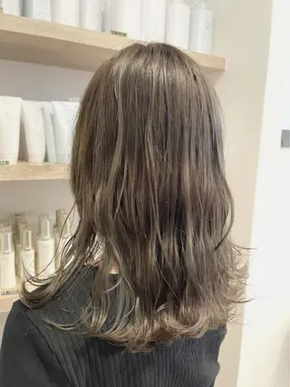 セミロング カラー 由比藤理子 ブリーチカラー🌈のヘアスタイル