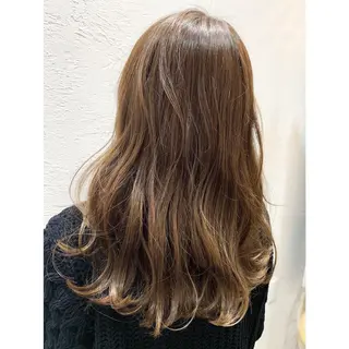 セミロング カラー fio マナミのヘアスタイル