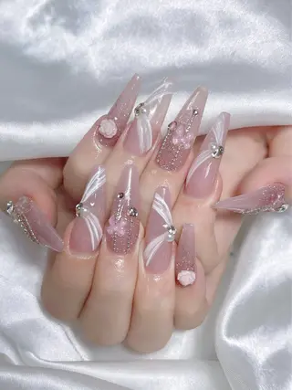 ネイル LEELA NAIL STUDIO所属・LEELA NAIL STUDIOのネイルデザイン