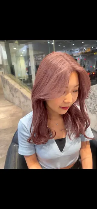 ミディアム 韓国×艶ハイトーンが ✨絶対可愛い✨七夏海のヘアスタイル