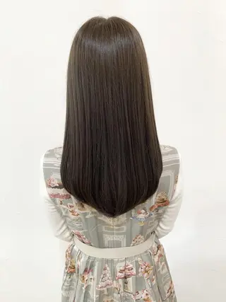 ロング カラー 乳井 悠香のヘアスタイル