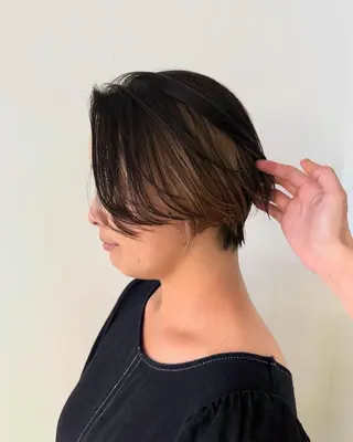 ショート MIA スタイリストのヘアスタイル