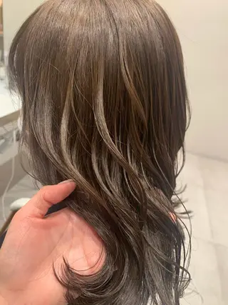 セミロング Toiro所属・🤎小顔レイヤー /ベージュ🤎友香のヘアスタイル