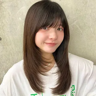 ミディアム あやめ【顔まわり/レ イヤー/柔らかカラ】のヘアスタイル