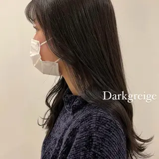 セミロング カラー アダチ ヒヨリのヘアスタイル