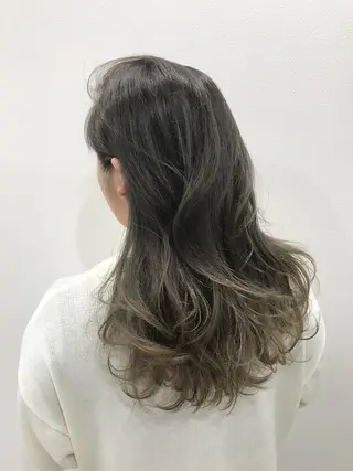 ミディアム due hair 京都駅前店 MILBON オージュア認定サロン【デューヘアー】所属・ハイトーンブリーチ 土坂 由志【京都】のヘアスタイル