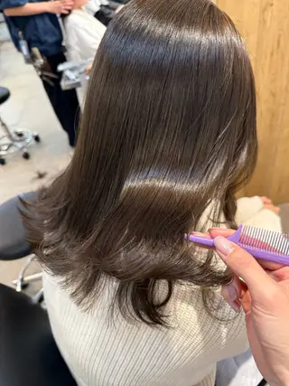 ミディアム カラー ミルクティー× グレージュMOMOのヘアスタイル