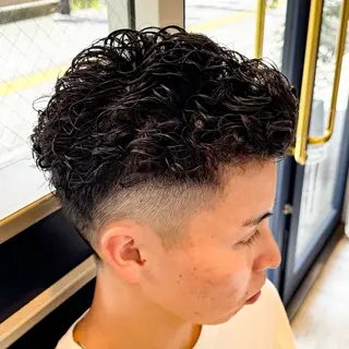 ショート パーマ メンズ 吉田 新平のヘアスタイル