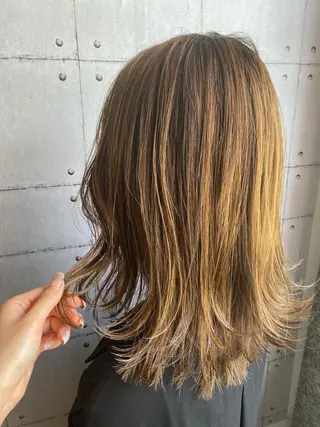 ミディアム 福元友梨 ディレクター✂️のヘアスタイル