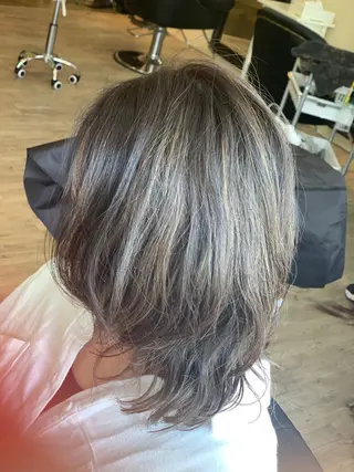 ミディアム カラー パーマ 鶴見 和美のヘアスタイル