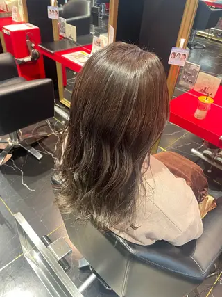 ミディアム カラー 森 亜紗美のヘアスタイル