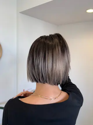 カラー YUEN イシイ アミのヘアスタイル