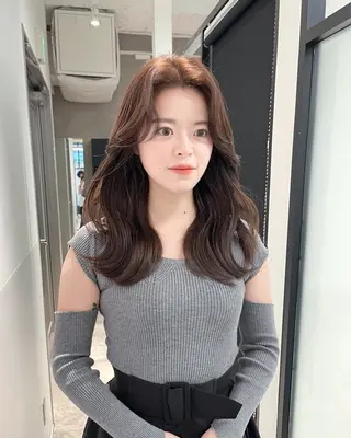 カラー 韓国レイヤーカット 髪質改善▫️水野有真のヘアスタイル