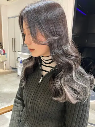 ロング カラー LUNTY NAMBA所属・艶ハイトーン👑♡ NATSUKIのヘアスタイル