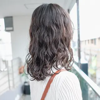 セミロング パーマ ツイスパ/波巻き対応 メンズ特化　石川愛理のヘアスタイル