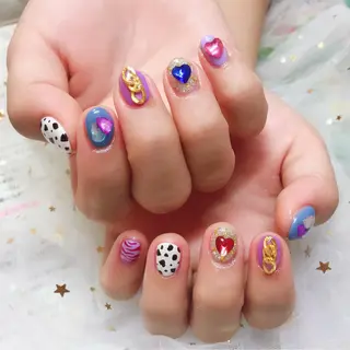 ミディアム カラー ネイル Q Free nailsのネイルデザイン