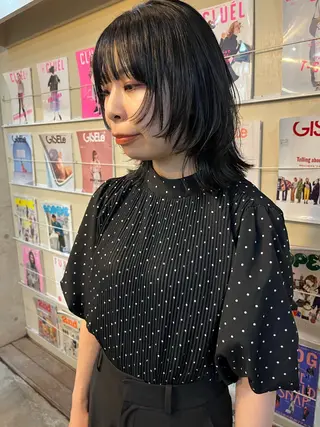 セミロング ハイトーン/顔まわり レイヤー/YUKAのヘアスタイル