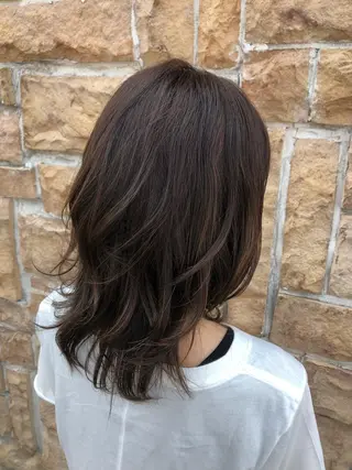 ミディアム 加瀬 真弓のヘアスタイル