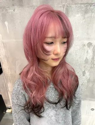 ロング カラー ヘアアレンジ のん🎀ハイトーン/ レイヤーカット🐳のヘアスタイル