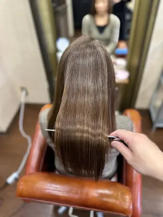セミロング カラー 由谷 祥伍のヘアスタイル