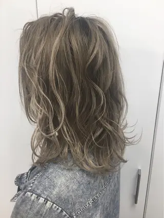ミディアム カラー due hair 京都駅前店 MILBON オージュア認定サロン【デューヘアー】所属・ハイトーンブリーチ 土坂 由志【京都】のヘアスタイル