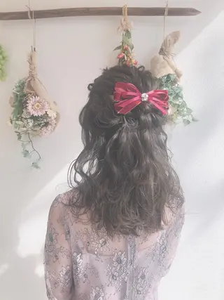 セミロング ヘアアレンジ 西 めぐみのヘアスタイル