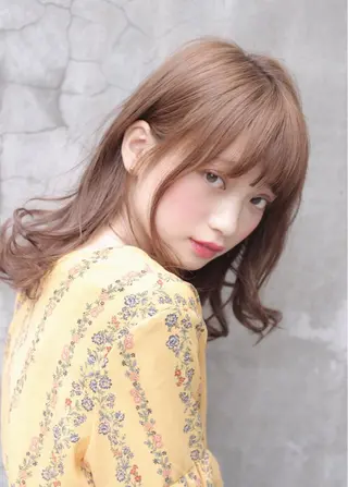 セミロング カラー ヘアアレンジ ⭐️𝑭𝑰𝑳𝑴𝑶𝑹𝑴𝑨𝑳𝑬⭐️【フィルモルメール】所属・トレンドヘア🩶 艶髪🩶yoshiのヘアスタイル