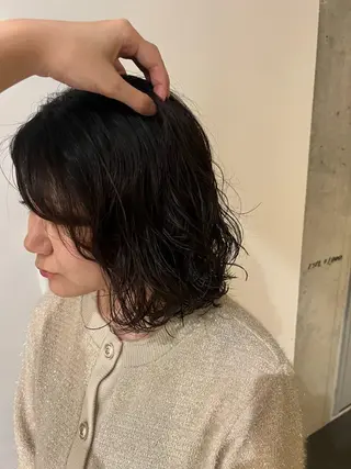 ミディアム パーマ 三宅 凜佳のヘアスタイル