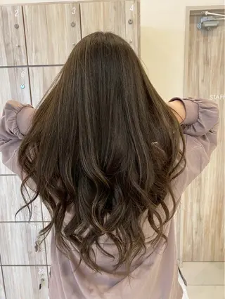 ロング カラー 長房 珠羽のヘアスタイル