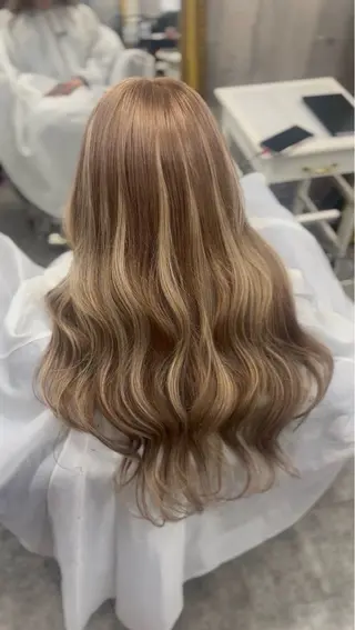 ロング MIRAC所属・uda 抜きっぱなし ブロンド/エクステのヘアスタイル