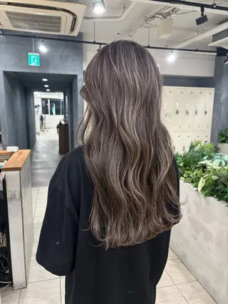 ロング カラー ハイライトカラー/ ハイトーン🍀白石のヘアスタイル
