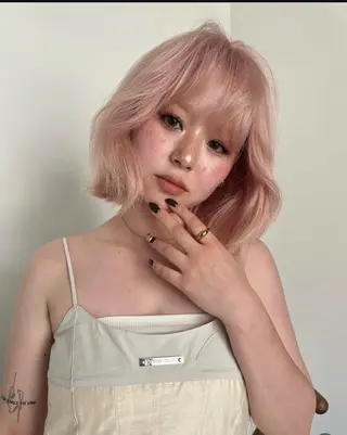 ミディアム 梅田/ハイトーン/ 透明感カラー/縮毛のヘアスタイル