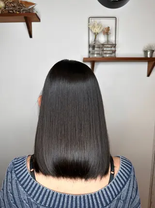 ミディアム 美容室Un所属・岡野  伊吹【縮毛矯 正/髪質改善】のヘアスタイル