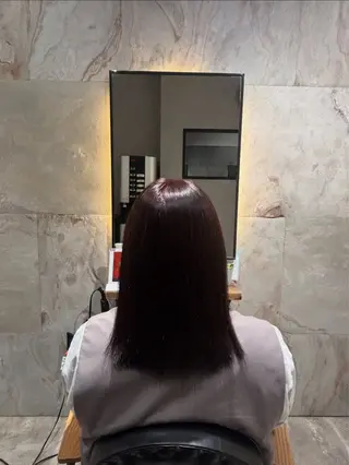 カラー La fithhairSHIN所属・岩崎 美咲のヘアスタイル