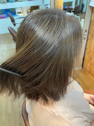 ミディアム カラー wakana／ カット／ハイライトのヘアスタイル