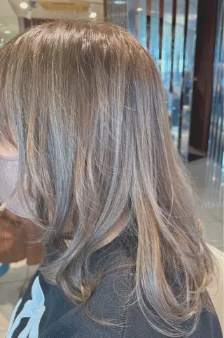 カラー ヨウコ YOKOのヘアスタイル