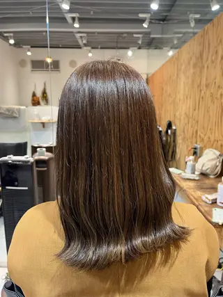 セミロング カラー iroca所属・小久保 あかりのヘアスタイル