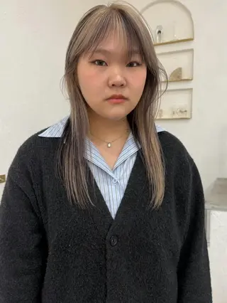 セミロング イシイ モエカのヘアスタイル