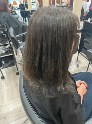 セミロング Ayumi/艶カラー /レイヤー/ネイルのヘアスタイル