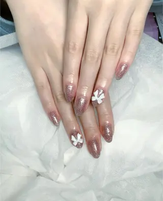 ネイル pink ladyサロン所属・べ にのネイルデザイン